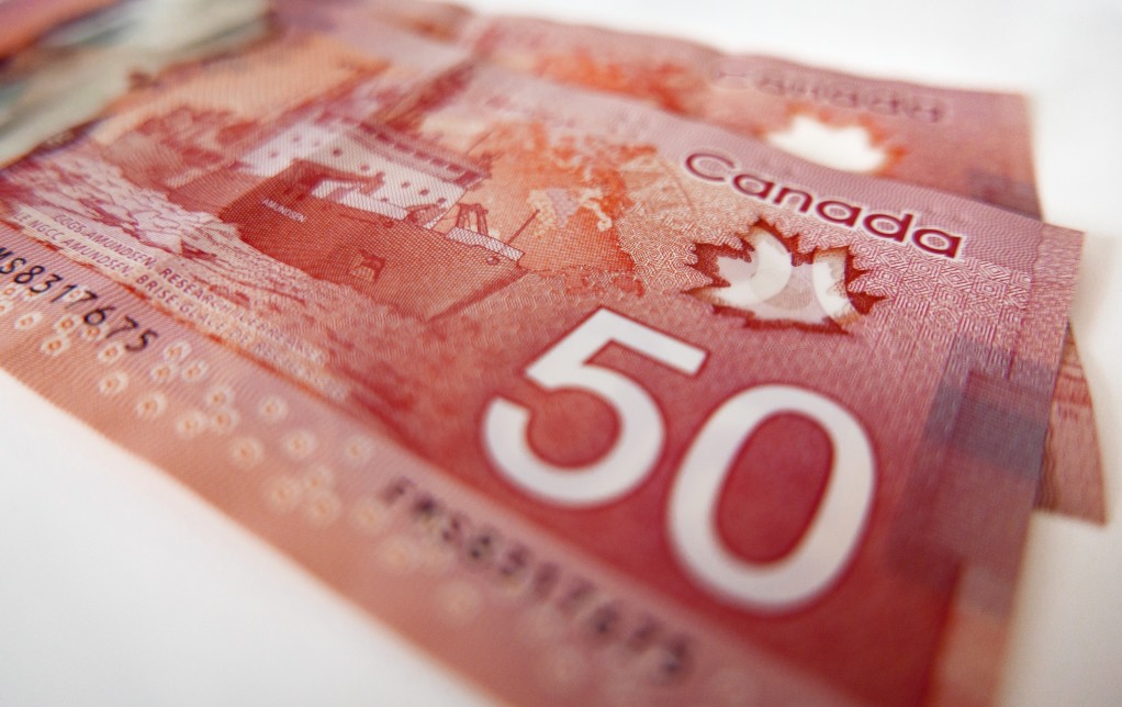 Voyager au Canada : comment obtenir des dollars canadiens ?